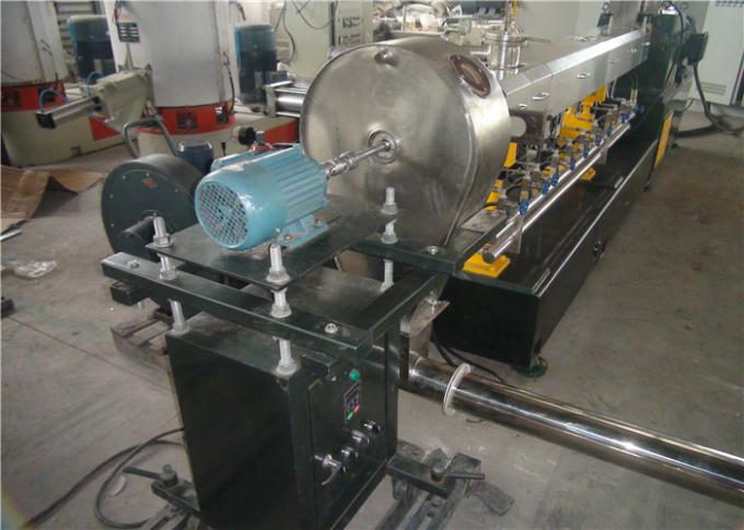 La longue vie d'envergure de coupe de double de la vis WPC d'extrudeuse de capacité chaude de la machine 400-500kg/H
